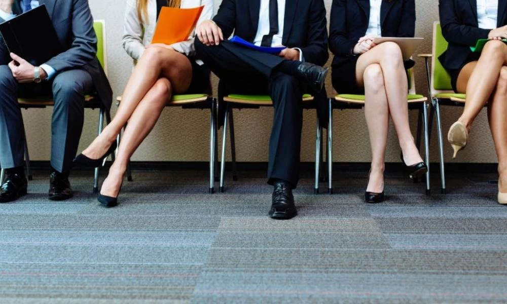 Υπ. Εργασίας: Όλες οι αλλαγές σε αναστολές, δώρο Χριστουγέννων και κατώτατο μισθό